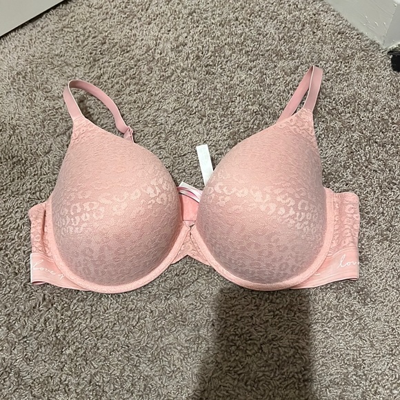 VS Pink Push Up Bra - Picture 1 of 3